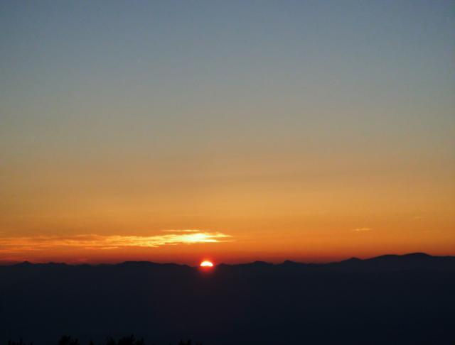 山頂からの日の出。