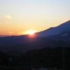 山頂から富士山方面に日が沈む。雄大な景色が楽しめます 