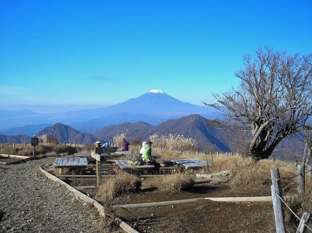 気温低下とともに空の透明度が上がり、富士山がきれいに見えます。