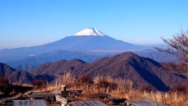 一時は消えてしまった富士山の初冠雪が10/7再度確認されました。
11月2日にはダイヤモンド富士も見る事が出来ました。