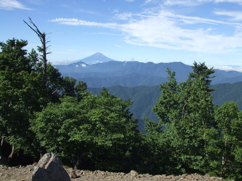 山頂から見える夏の富士山