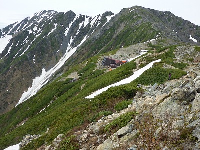 間ノ岳方面　稜線上登山道に雪は無し 