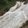 柏原新道「ガラバ」の奥沢の雪渓。決して油断なさらないでください。