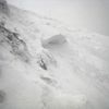夏山登山道標高1500ｍ付近で七合沢源頭から50ｍほど下ったところ。3月9日11時～11時30半頃に雪崩れ発生。厚さ70cmの表層雪崩でした。今後も注意が必要です。