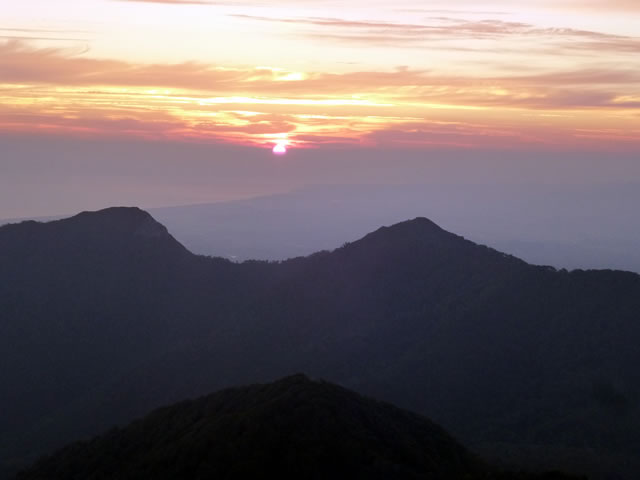 三鈷峰からの日の出