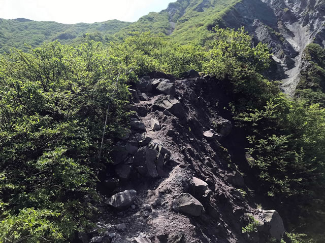 ユートピアコース　宝珠越の手前約50mほどの岩場の崩落箇所