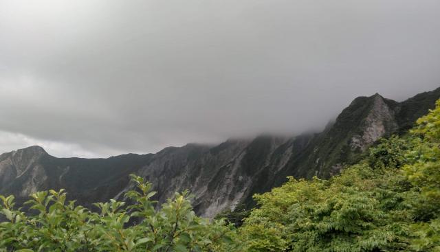 8合目付近から見る山頂稜線.　撮影は大山プロガイド協会の利久(Rikyu)様