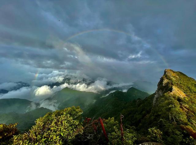 9月1日夕方、天狗岳から出た虹