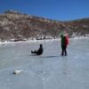 凍結した中岳の御池　池の氷は中心部分までしっかり凍りついておりツルツルになっていて、そりなどで滑って遊んだりもしました。