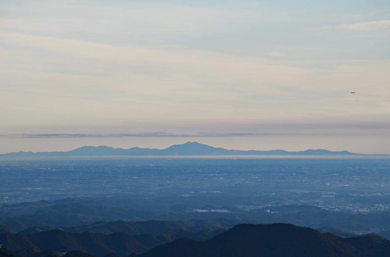 冬は空気が澄んで約100㎞離れた筑波山 までくっきりと見えます。