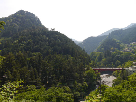 愛宕山と昭和橋