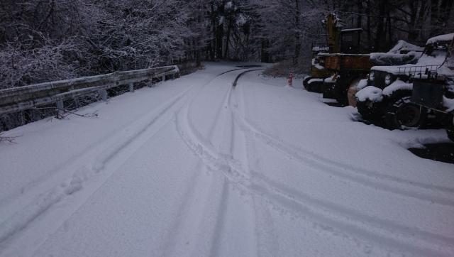 アプローチ道の積雪