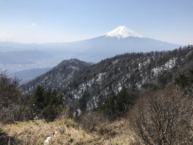 融雪進む周囲の様子と富士山