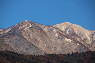降雪翌日朝　花立と塔ノ岳（1491メートル）