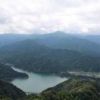 高取山展望台から宮ヶ瀬湖と丹沢の山並みを望む