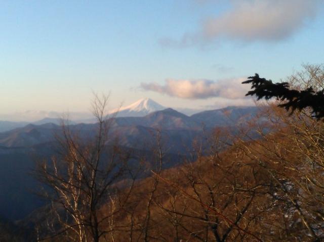 晴れた朝、富士山がクッキリと見えています