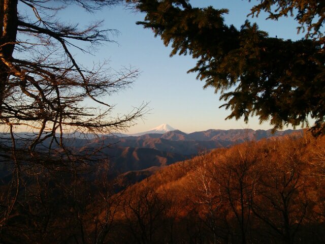 爽やかに晴れ、富士山がきれいに見えています