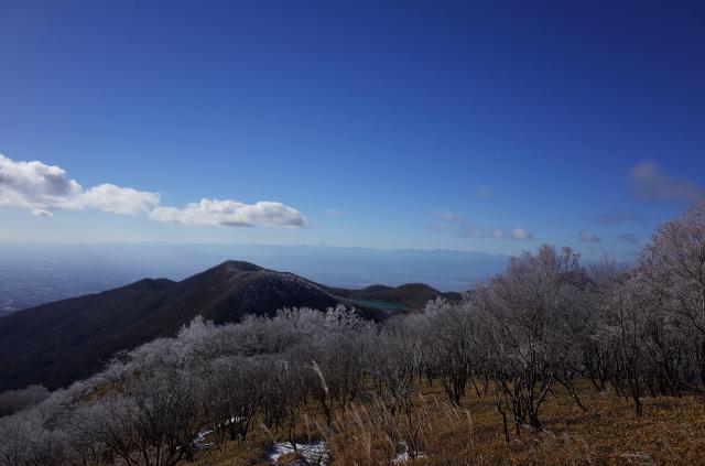 南のほうを見ると桁違いに大きな山がある 強風の赤城山 Yamakei Online 山と溪谷社