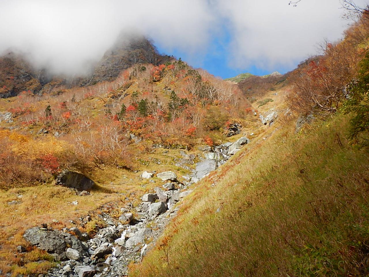 紅葉の山へ行こう 紅葉登山の紅葉スポット 山域 地域別 最適期 とおすすめポイントを紹介 中央 南アルプス Yamakei Online 山と渓谷社