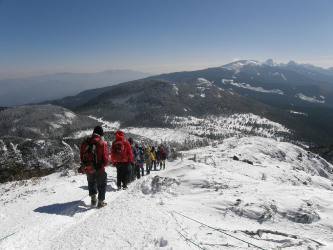 No 0145 北横岳 快晴強風の頂上は寒かった 360度パノラマもそこそこに下る 北横岳 19年2月17日 日 ヤマケイオンライン 山と溪谷社