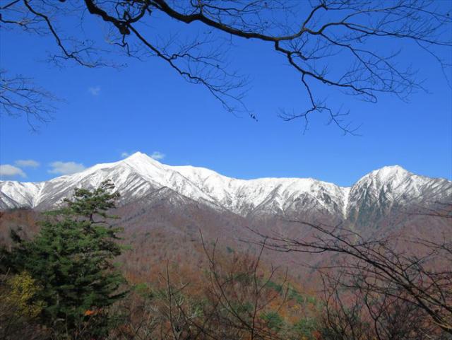 上倉山山頂手前のビューポイントより。素晴らしい眺めでした。