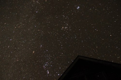 今年最強の星空  駒の大池に映る星空写真を撮るために、宿泊のみなさんも外にでておられました