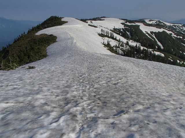 中門岳方面はまだ雪がたっぷりとあります　