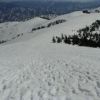 山頂からみた登山道 　雪たっぷり