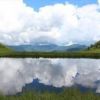 燧ヶ岳・御池新道にある熊沢田代の池塘に映る夏雲