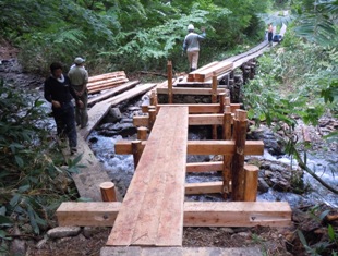 橋が壊れてしまったヨセ沢も、只今復旧工事中 