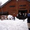 ビジターセンター前の残雪。昨年よりだいぶ多めです