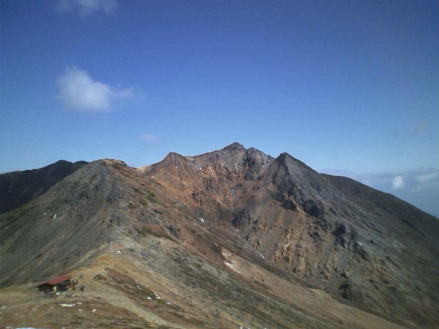 茶臼岳を降りて朝日岳を目指す 