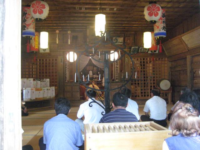 麓の伊米神社では神事が執り行われました 