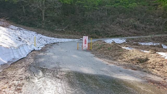 祓川登山口駐車場までの道路は冬期通行止期間中