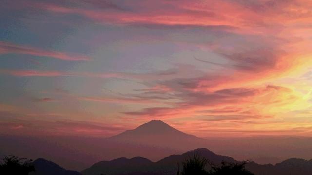 美し染まる富士山