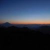 日没前、夕焼けに染まった富士山や南アルプスは、とても幻想的です。