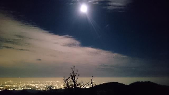 月と夜景