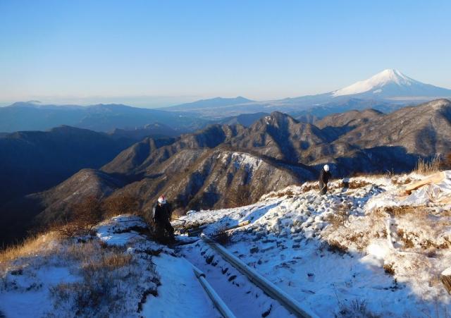 初冠雪した日の蛭ヶ岳山頂の様子
