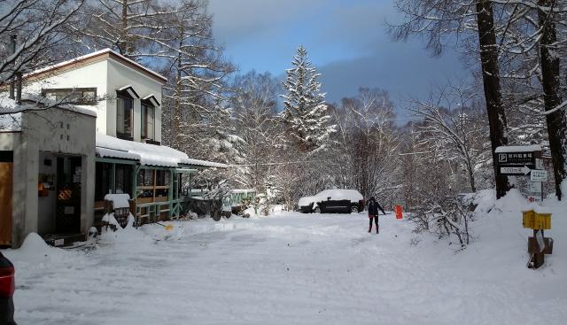 山荘前の積雪20cm