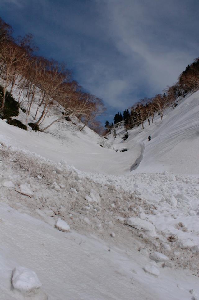 1750ｍ付近　黒沢の雪融けが早く感じます。 