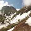 高谷池〜妙高山に行く途中、大倉乗越からの画像の続きです。雪渓を下ったら、この高さで夏道はトラバースです