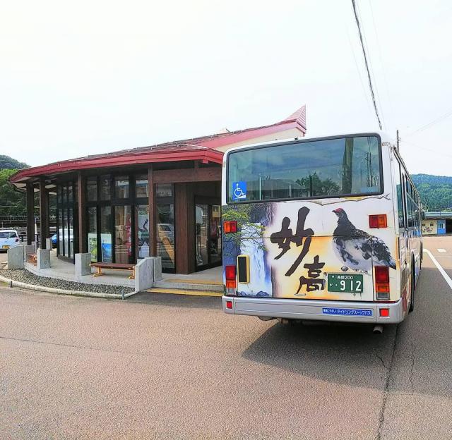火打山登山口笹ヶ峰高原直行バスは7月10日(土)から運行中。ライチョウのラッピングは平日のみの運行のようです