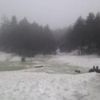 融雪が進んで、シャーベット状の池のようになっているところがあります。