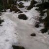 ご覧のように登山道凍結しています。ここではアイゼンを使って下さい。登山口に近い所は大分溶けました。