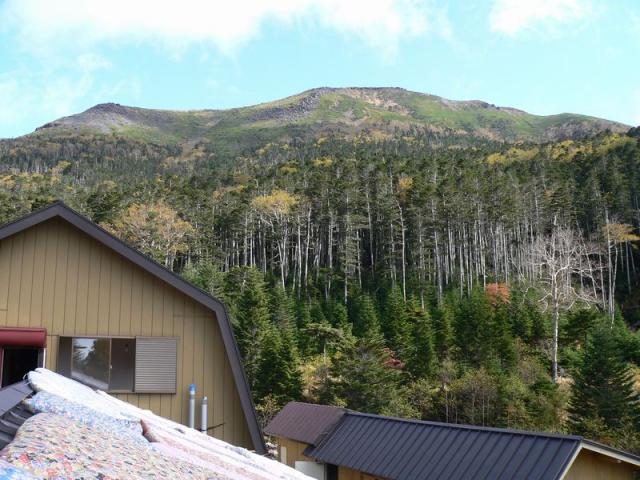 オーレン小屋から見た秋の硫黄岳 
