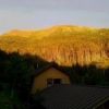 夕方に硫黄岳が黄金色に染まりました。