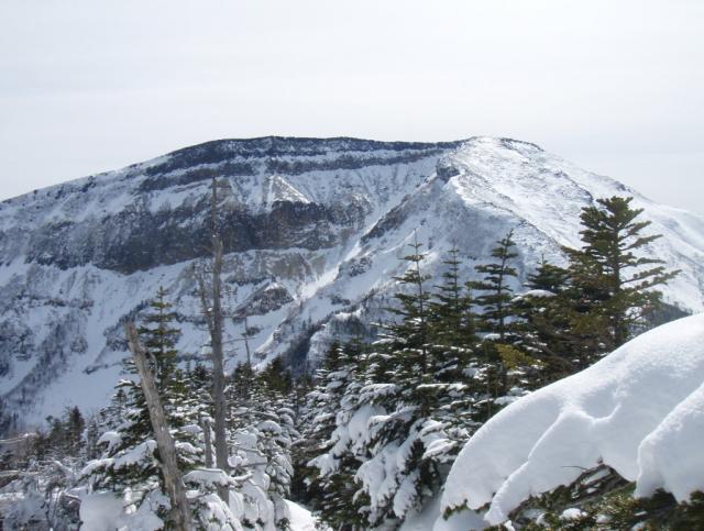 箕冠山(みかぶりやま)から撮った冬の硫黄岳 