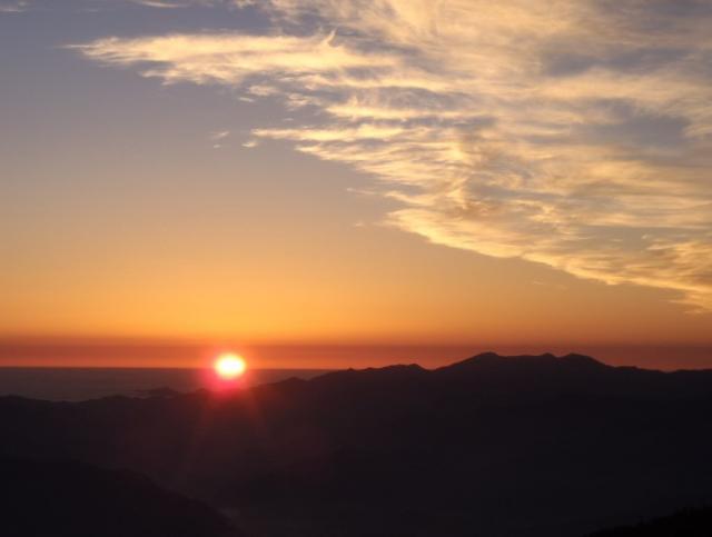硫黄岳山荘からの日の出