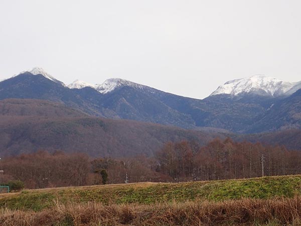 南八ケ岳の様子。稜線～標高2300ｍ上に積雪があります