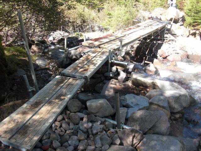 北沢登山道では、台風18号による大雨で橋が1つ流されましたが、9/17(火)に新たな橋を架けました。